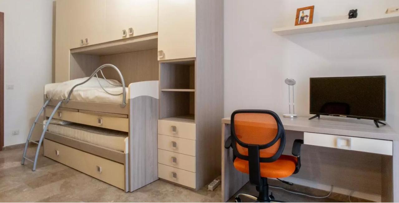 Cozy And Modern In Corvetto Apartment Mailand